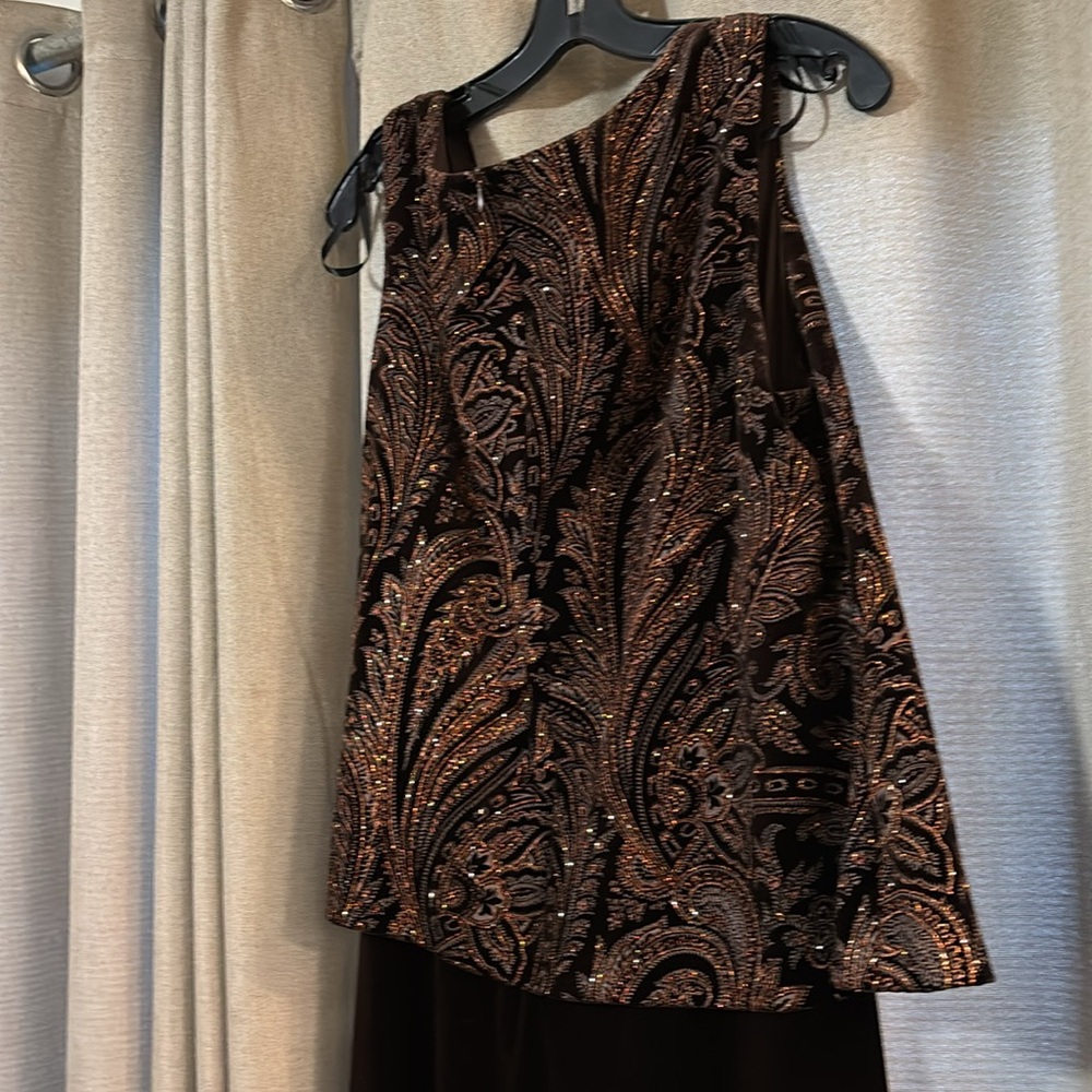 Gorgeous sequined, brown velvet gown. Size 22W - Picture 12 of 13